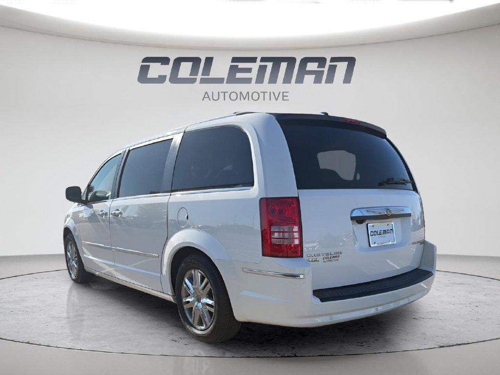 Used 2010 Chrysler Town & Country Limited w/ Entertainment Group #3 FWD image 3