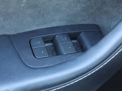 Used 2021 Tesla Model Y Long Range image 14