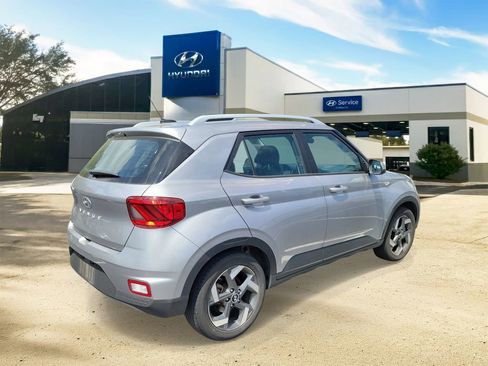 Used 2023 Hyundai Venue SEL w/ Cargo Package image 4