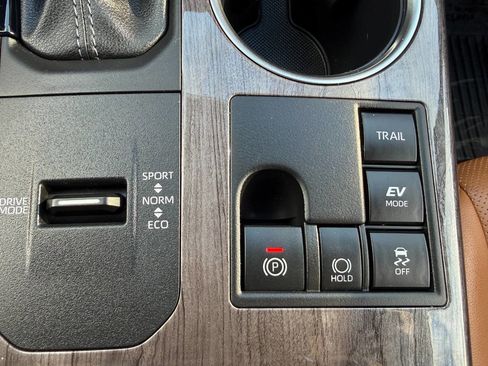 Used 2024 Toyota Highlander Platinum image 49