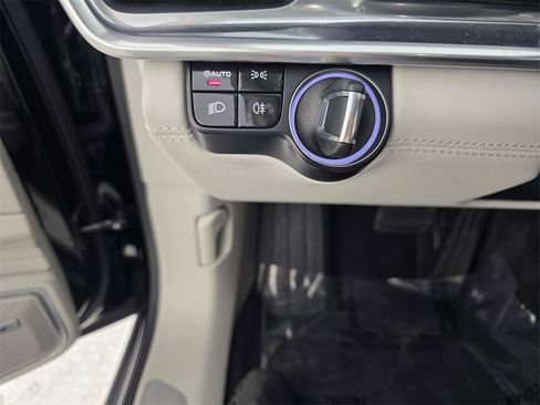 Used 2019 Porsche Panamera 4 image 25