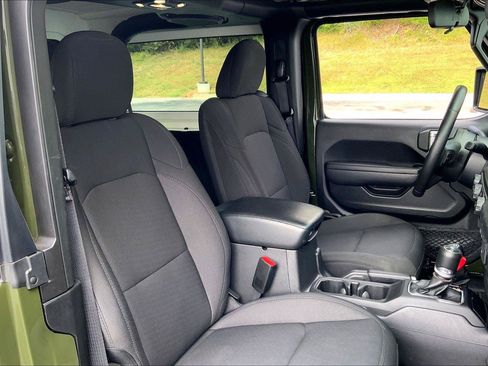 Used 2022 Jeep Wrangler Sport AWD/4WD image 4