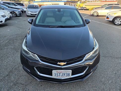 Used 2017 Chevrolet Cruze LT FWD image 6