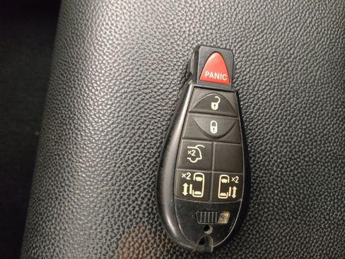 Used 2016 Dodge Grand Caravan SXT FWD image 32