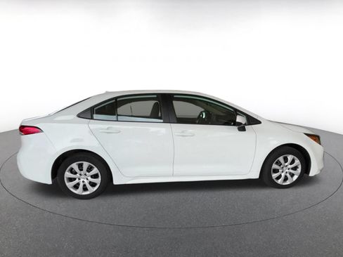 Used 2025 Toyota Corolla LE FWD image 15