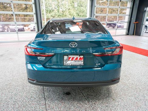 Used 2025 Toyota Camry LE image 3