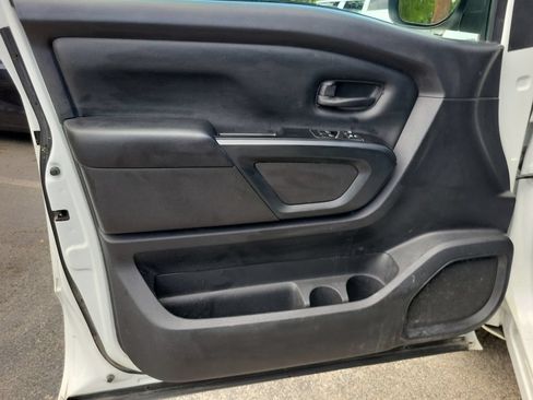 Used 2022 Nissan Titan S RWD image 11