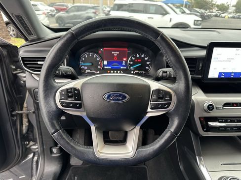 Used 2022 Ford Explorer XLT w/ Equipment Group 202A image 13