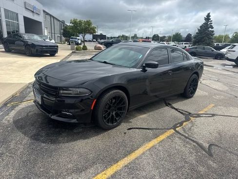 Used 2017 Dodge Charger SXT w/ AWD Plus Group image 6