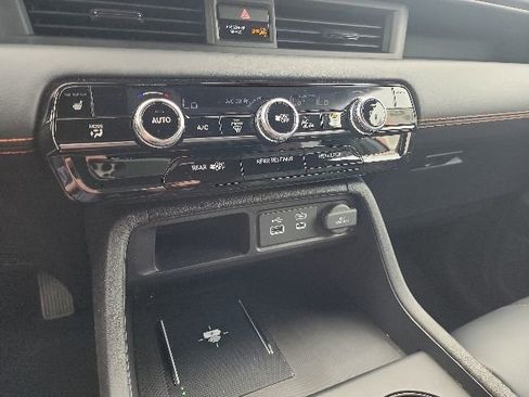 Used 2025 Honda Pilot TrailSport image 32