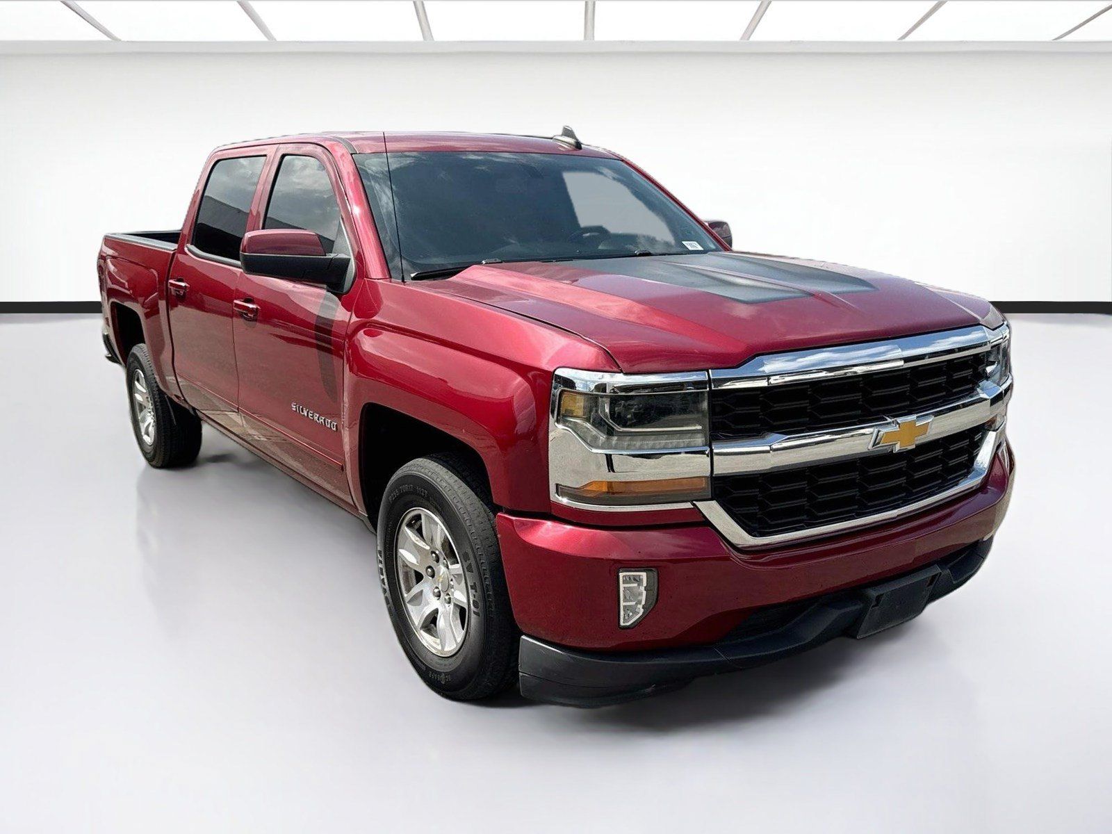 Used 2018 Chevrolet Silverado 1500 LT w/ LT Eassist Package RWD image 3