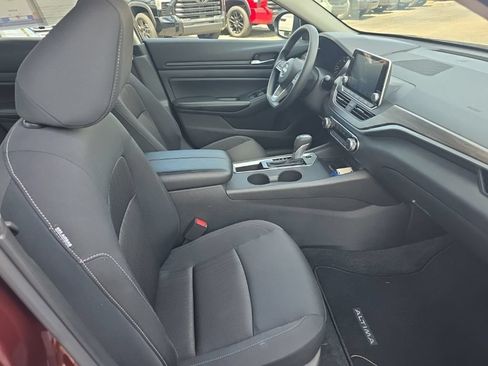 Used 2025 Nissan Altima 2.5 SV FWD image 9