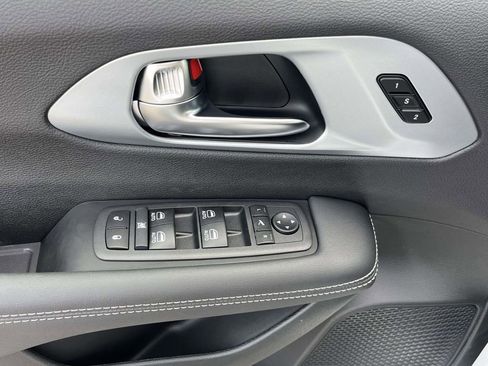 New 2026 Chrysler Pacifica Limited w/ S Appearance Package image 17