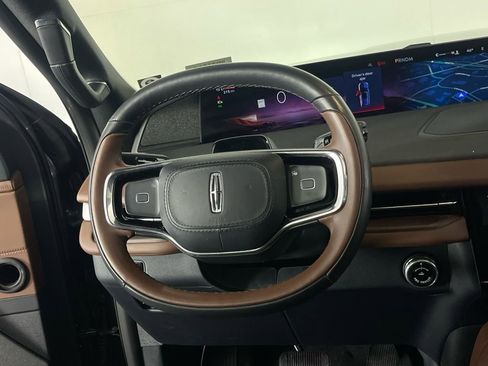 Used 2025 Lincoln Navigator Reserve image 14