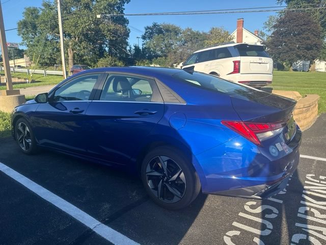 Certified 2023 Hyundai Elantra Limited w/ Cargo Package FWD image 4