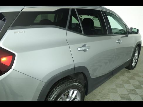 Used 2024 GMC Terrain SLT image 16