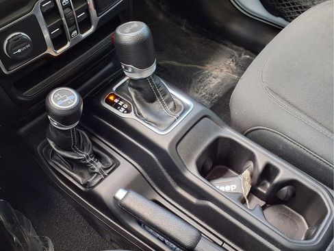 Used 2020 Jeep Wrangler Unlimited Sahara AWD/4WD image 12