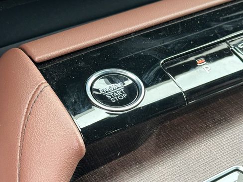 New 2026 Lincoln Navigator L Reserve AWD/4WD image 12