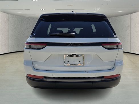 New 2026 Jeep Grand Cherokee Altitude RWD image 5