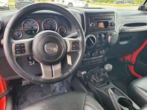 Used 2013 Jeep Wrangler Sahara AWD/4WD image 15
