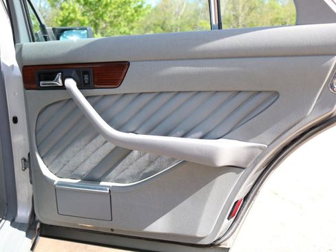 Used 1990 Mercedes-Benz 300 SE image 24