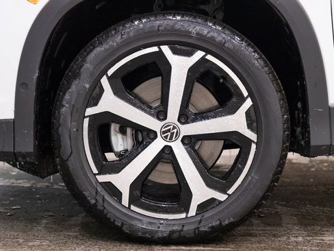 New 2026 Volkswagen Tiguan SE image 7