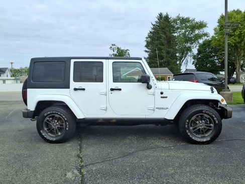 Used 2017 Jeep Wrangler Unlimited Sahara AWD/4WD image 8