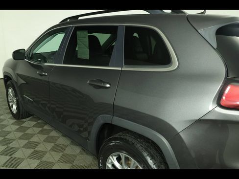 Used 2022 Jeep Cherokee Latitude Lux w/ Sun & Sound Group AWD/4WD image 16