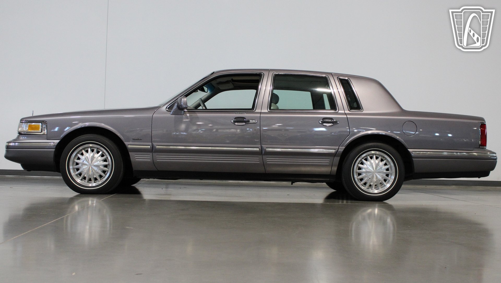 Used 1996 Lincoln Town Car Signature RWD image 36