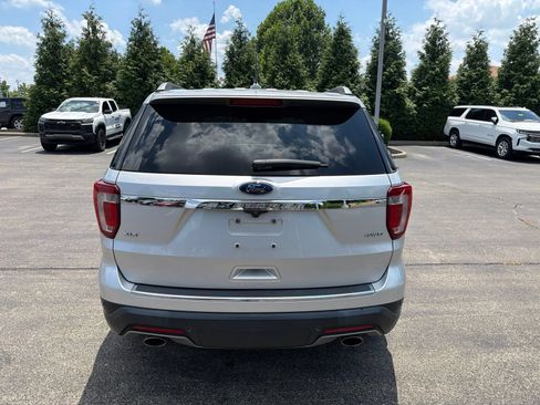 Used 2018 Ford Explorer XLT w/ Equipment Group 202A AWD/4WD image 4