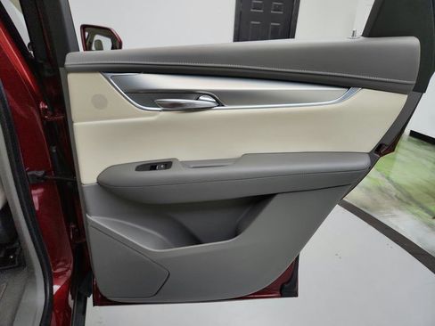 Used 2018 Cadillac XT5 Luxury w/ Driver Awareness Package image 42