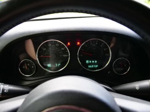 Used 2015 Jeep Wrangler Unlimited Sport image 7