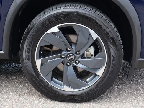 Used 2024 Nissan Rogue SV AWD/4WD image 10