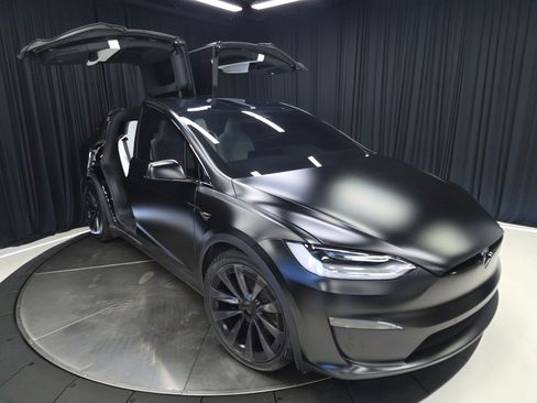 Used 2022 Tesla Model X Plaid image 46