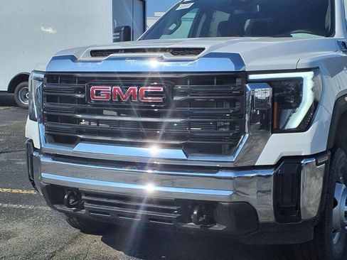 New 2025 GMC Sierra 3500 Pro w/ Convenience Package image 22