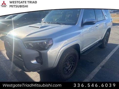 Used 2017 Toyota 4Runner TRD Off-Road Premium image 3