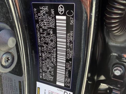 Used 2020 Toyota C-HR Limited FWD image 39