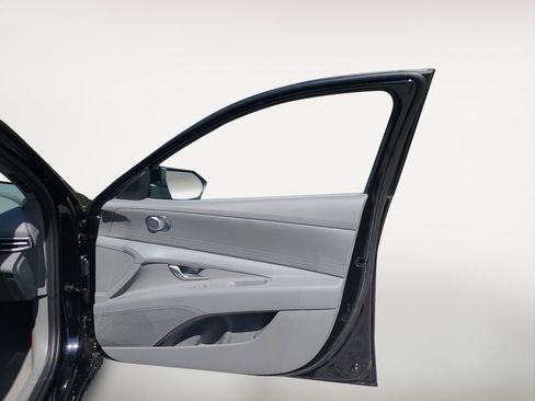New 2026 Hyundai Elantra SE FWD image 25