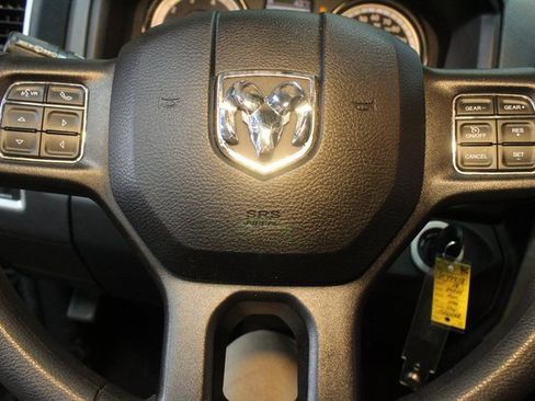 Used 2018 RAM 1500 Classic SLT image 18