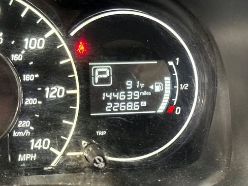 Used 2016 Nissan Versa Note SV FWD image 25