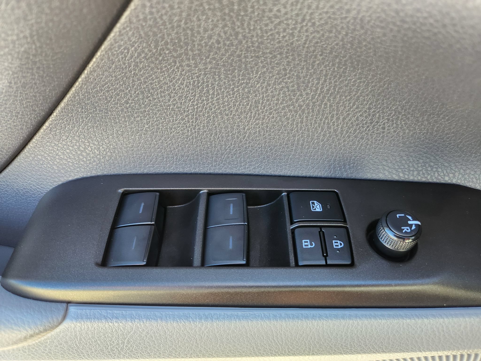 Used 2024 Toyota Camry SE w/ Cold Weather Package FWD image 16