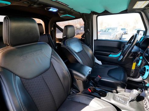 Used 2018 Jeep Wrangler Sport AWD/4WD image 24