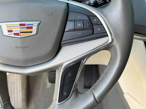 Used 2022 Cadillac XT5 Premium Luxury w/ Technology Package AWD/4WD image 39