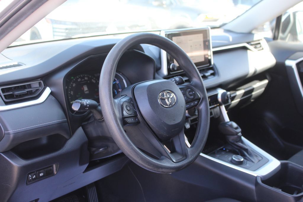 Used 2024 Toyota RAV4 LE AWD/4WD image 11