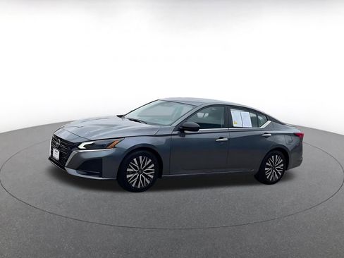 Used 2025 Nissan Altima 2.5 SV image 8