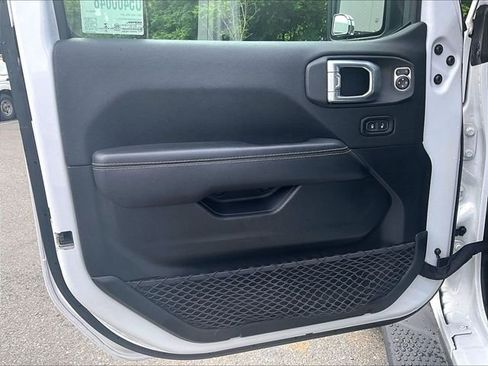 Used 2021 Jeep Wrangler Unlimited Sahara w/ Uconnect 4C Nav & Sound Group AWD/4WD image 18