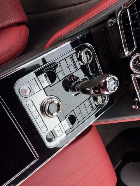 Used 2024 Bentley Flying Spur V8 AWD/4WD image 20