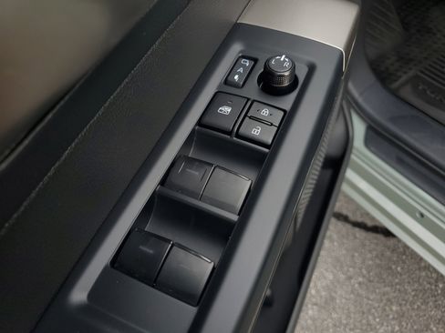 Used 2025 Toyota Tundra Limited AWD/4WD image 19