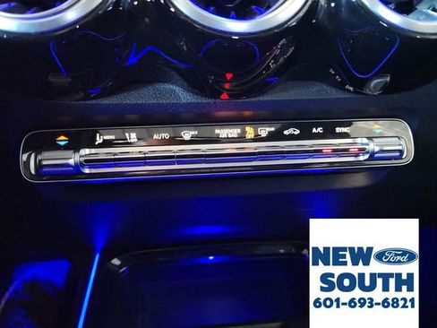 Used 2023 Mercedes-Benz GLB 250 4MATIC image 27