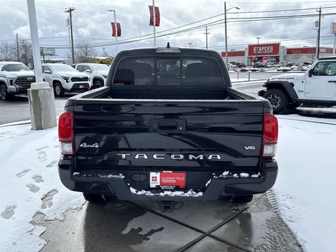 Used 2022 Toyota Tacoma SR image 4